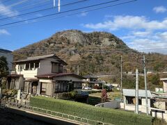 車窓からの岩殿山。
猿橋と大月の間で見ることが出来ます。