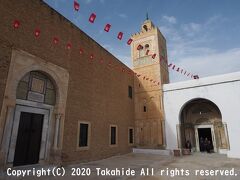 シディ・サハブ霊廟(????? ???? ??????)

17世紀に床屋のモスク(???? ??? ???? ??????)が併設されたため、最初の中庭にはミナレットが立っています。


シディ・サハブ霊廟：https://translate.google.co.jp/translate?hl=ja&sl=fr&tl=en&u=https%3A%2F%2Ffr.wikipedia.org%2Fwiki%2FMosquée_du_Barbier