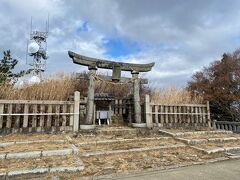 奥の宮に到着です。。。

ここは祭神の”天香山命”と姫神”熟穂屋姫命”をお祀りする御廟です。。。
