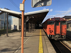 終点氷見駅に到着です。
しかし、滞在時間は7分。乗りつぶしがメインテーマなので観光については諦めている節があります（笑）。またいつかゆっくり観光しに来たいですね。氷見港の海鮮とか気になりますし。