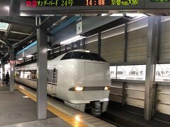 福井駅です。
短い時間ではありましたが福井県から脱出したいと思います！（笑）
しらさぎ60号に乗ってフリーパスの限界長浜駅まで。