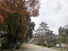長浜城。
時間の関係で中には入りませんでした。