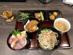 福井に到着した時にはちょうどお昼時だったので近くでお昼ご飯。

福福茶屋といういい感じのお店を見つけたので入ってみることに。福井県の名物料理を一気に食べられる定食を頂きました。トンテキ丼結構美味しかったです！