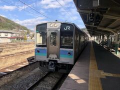 ここは辰野駅。
なぜ辰野駅にいるかと言うと、辰野のデルタ線を一気に乗りつぶすため。そのため、辰野→岡谷→辰野→塩尻と辰野を2度通るルートで来ています。