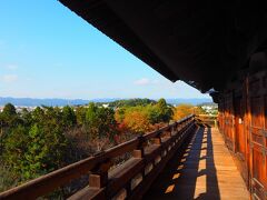 一周できる楼上の回廊。
京都市内も一望できて、確かに「絶景」。