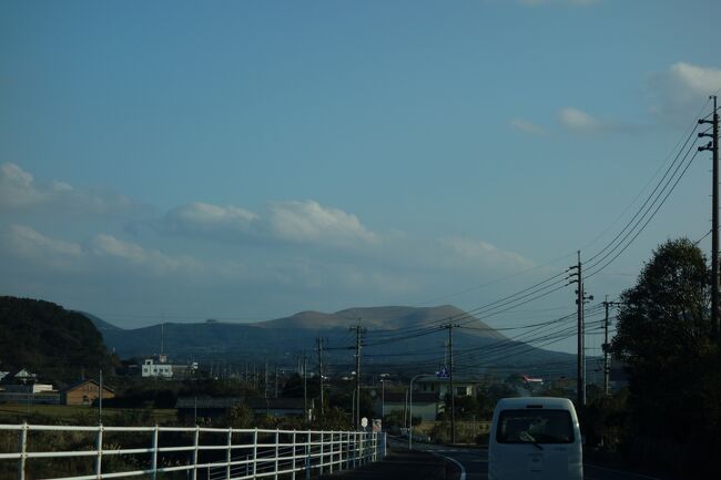 空港方面に戻ります。<br />遠くからも鬼岳が見えますね。