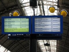 １３時、飾り窓地区にある宿に戻って朝のチェックアウト時に預けた荷物を受け取り、アムステルダム中央駅へ。

自動券売機で切符を購入し（5.2ユーロ＝約690円）、１３時３２分発スキポール空港経由Hoofddorp行きの列車に乗り込みます。