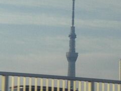 東ティモールに向かうため、京成電鉄を利用し、成田に向かいました。

京成電鉄の車窓から、東京スカイツリーが見えます。