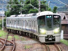 帰りの電車は225系がやってきました。きのくに線も昔は113や117系が走っていたのですが、現在では223系を含む新型車両のみとなり、快適な旅が楽しめるようになりました。
きのくに線では、国鉄車両としてはあと105系が残るのみです。これも近いうちに置き換えられるので、乗っておきたいと思っています。