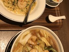 大阪に途中下車した理由は、ルクアイーレ内の「中国名菜 陳麻婆豆腐」でランチをするため。
ここの中華は、えびが大きくプリプリでおいしいです！
ランチメニューではなく、単品メニューを頼みました。