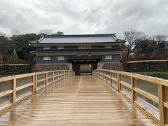 かつて尾山神社はお城の一部だったそう
王泉院丸につながる
新しい鼠多門橋