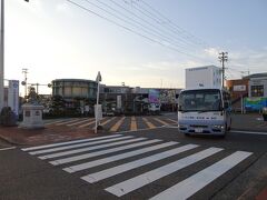 串本駅から串本町コミュニティバスで潮岬へ。地域経済活性化対策として8/1-12/31までの期間限定で無料。観光客は他にいませんでしたが、帰りは地元のお年寄りが結構乗っていました。