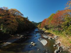 佳月橋から見た岩瀬峡の紅葉は綺麗でした。