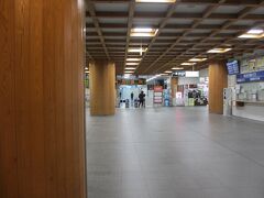 18：30　ＪＲ奈良駅　散策（90分間）

夕食を求めに駅まで行ってみた。

柱がステキ。奈良の文化度が高いことを知る。