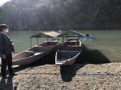 朝食後は
屋形船
乗り合いだと一人1500円
貸し切りだと二人3700円

あまり変わらないので
貸し切りで！