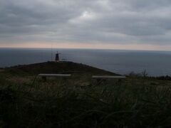 山を下りて風車展望台にやってきました。
海の絶景が広がります。