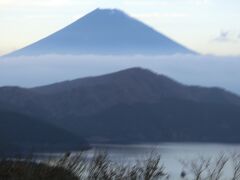 箱根越えで熱海へ。富士山がきれいです。