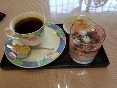 バス待ちの時間に杵築ふるさと産業館内の喫茶店でコーヒーをいただきました