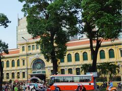 観光名所③サイゴン中央郵便局
緑の中に黄色の建物が綺麗です。