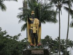 ヒロのワイロア州立公園にあるカメハメハ大王像