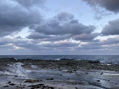 駅名の名の通り、千畳敷という海岸があります。
その昔、津軽藩の御殿様が千畳畳を敷かせて大宴会を行ったとされることから名付けられたそうです。