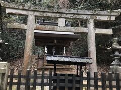 常磐神社
奥社に向かって歩いていて最初にある神社です


御祭神　　武　雷　尊　こと誉田和気尊　後の応神天皇八幡さまとして各地にも広く祀られる神なんだそうです！
お名前自体がありがたいお名前ですねー