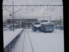 終点黒石へ
雪かきラッセル車が、待機中