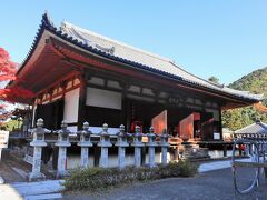 禮堂（国指定重要文化財）は、ご本尊を礼拝するためのお堂。