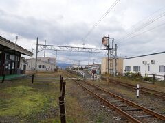 津軽尾上駅には電車が来るちょっと前に到着。
なにせ1時間に1本しかないのでこれを逃すと予定が大幅に狂う(^_^;)
間に合ってよかった。