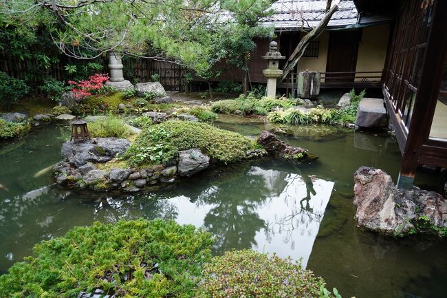 その先には、明治から大正にかけて活躍した七宝焼き作家の並河靖之の記念館があったので、覗いてみることにした。<br />中には、精細な七宝焼きの作品が展示され、一見の価値がある。<br />順路の途中にある庭園は、七代目小川治兵衛によるものだそうだ。