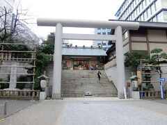 浜松町から増上寺に行く途中に，芝大神宮に立ち寄った．
これは芝大神宮の鳥居．