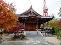 圓光大師堂．　
総本山知恩院より法然上人御廟の砂を拝領し，奉安する御堂として，平成21年に竣工した．