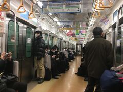 横浜北端の我が家から敬老パスが使える市営地下鉄と路線バスだけで金沢区に行くのは容易ではありません。地下鉄で横浜駅か上大岡駅に出て、そこから京急バスで杉田を経由し、シーサイドラインで金沢八景に向かうルートがあるだけです。上大岡からのバスは本数が少ないので、横浜駅発のバス利用が無難です。

この時期は日が短いので、早朝にあざみ野駅を出発。