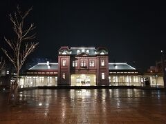 門司港駅。
うわ～、めっちゃいい。
雨なのが残念。
でも来てよかった。