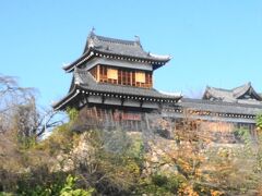 車窓から郡山城跡。