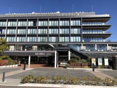 横浜・みなとみらい『YOKOHAMA HAMMERHEAD』

2019年10月31日にオープンした『横浜ハンマーヘッド』の写真。

Go To キャンペーンの地域共通クーポンを使用できるお店が
多いためか、いつもよりも観光客の姿が目立ちました。

1～2階に位置する食をテーマとした体験型の商業施設
「ハンマーヘッド SHOP＆RESTAURANT」については、
こちらをご覧ください↓

<『インターコンチネンタル横浜Pier 8』宿泊記（１）
2019年10月に開業のホテル＆商業施設『横浜ハンマーヘッド』へ
新「ピアライン」を利用>

https://4travel.jp/travelogue/11574753