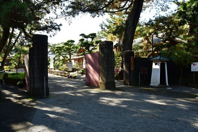 沼津御用邸<br />入り口。<br />中に入ると受付兼土産物売りがあり、その奥に東付属邸がある。