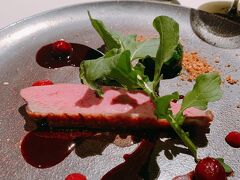 鴨肉のロティ　ソースグリオット