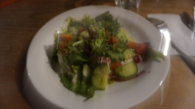 昼食、レストラン「citi laiki」<br />先ずはサラダ<br /><br />