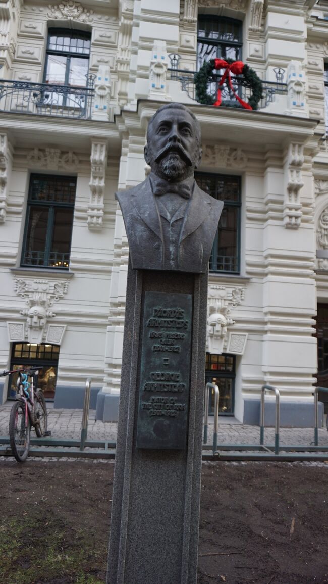 ミハイル・エイゼンシュティンさんの胸像