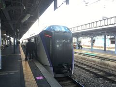 ★12:37
茅野駅に到着。やっぱり特急は速いですねぇ。さてご飯を食べに行きましょう。