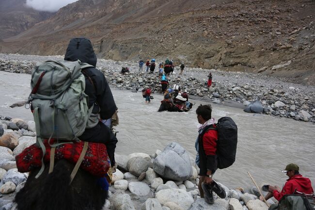 なんてったって、氷河が解けて流れてくるのだから超冷たい。