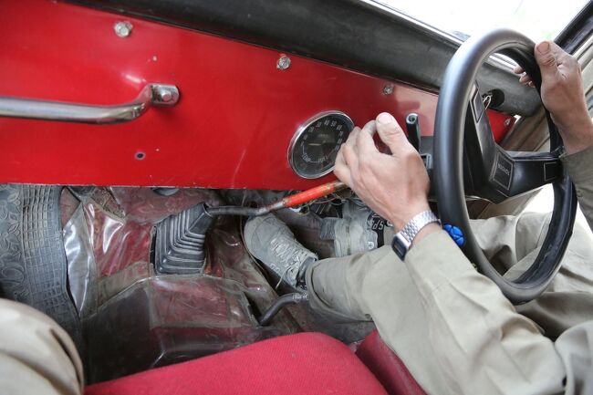 シンプルな運転席