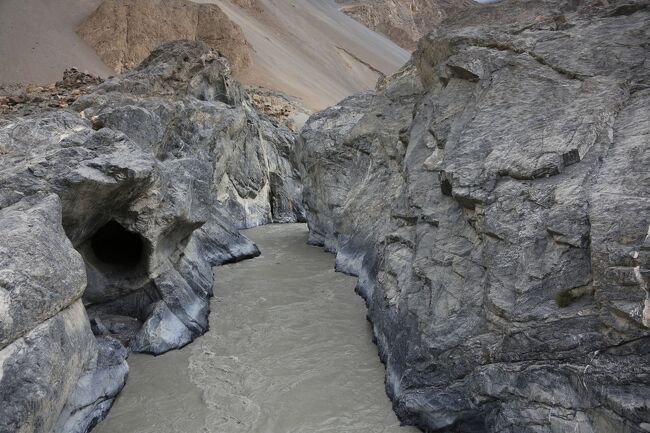 落ちたら絶対に助からないよね