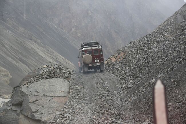 だんだんジープ道らしくなって来たぞ