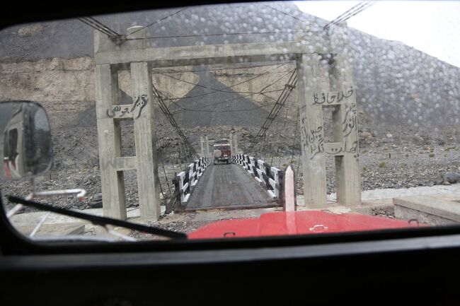 そんな川に掛かる橋。