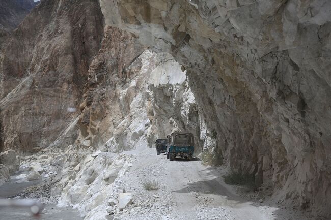 道は相変わらずだが、絶壁感は乏しくなった