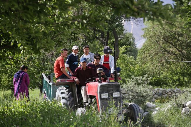 シティーボーイ？<br /><br />この時間に着いてしまうと「お客様に退屈させない」様に添乗員は大変だ…夕飯まで4時間あるからね。トレッキング中や町中なら「夕飯まで自由時間です」でOKなんだけどね。