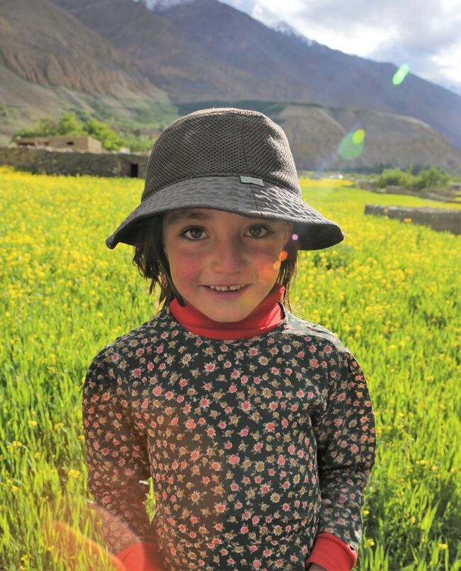 ヤク漬けパキスタン　１　の表紙に使った女の子。<br />おね～ちゃんも可愛かった。<br /><br />写真撮って上げたら、家に来ない・・・だって。<br />よく書いてるが「家に来ない？」って誘われて断ったことはない。