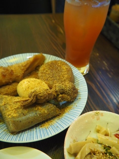 てんま屋<br />静岡おでん。<br />削り節が掛かっている。